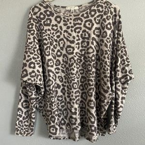 Like New SOFT Sweater Top